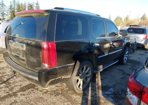 2007 Cadillac Escalade Standard z USA, uszkodzony, nr VIN 1GYFK63897R345794